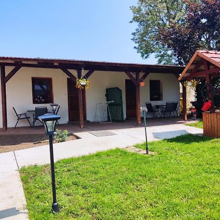 Ferienwohnung Suello Feszek Apartman Tiszafüred Exterior foto