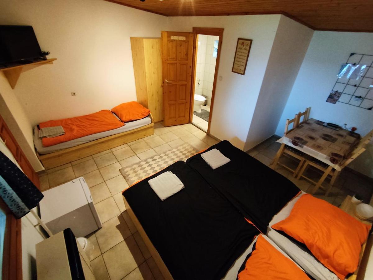 Ferienwohnung Suello Feszek Apartman Tiszafüred Exterior foto